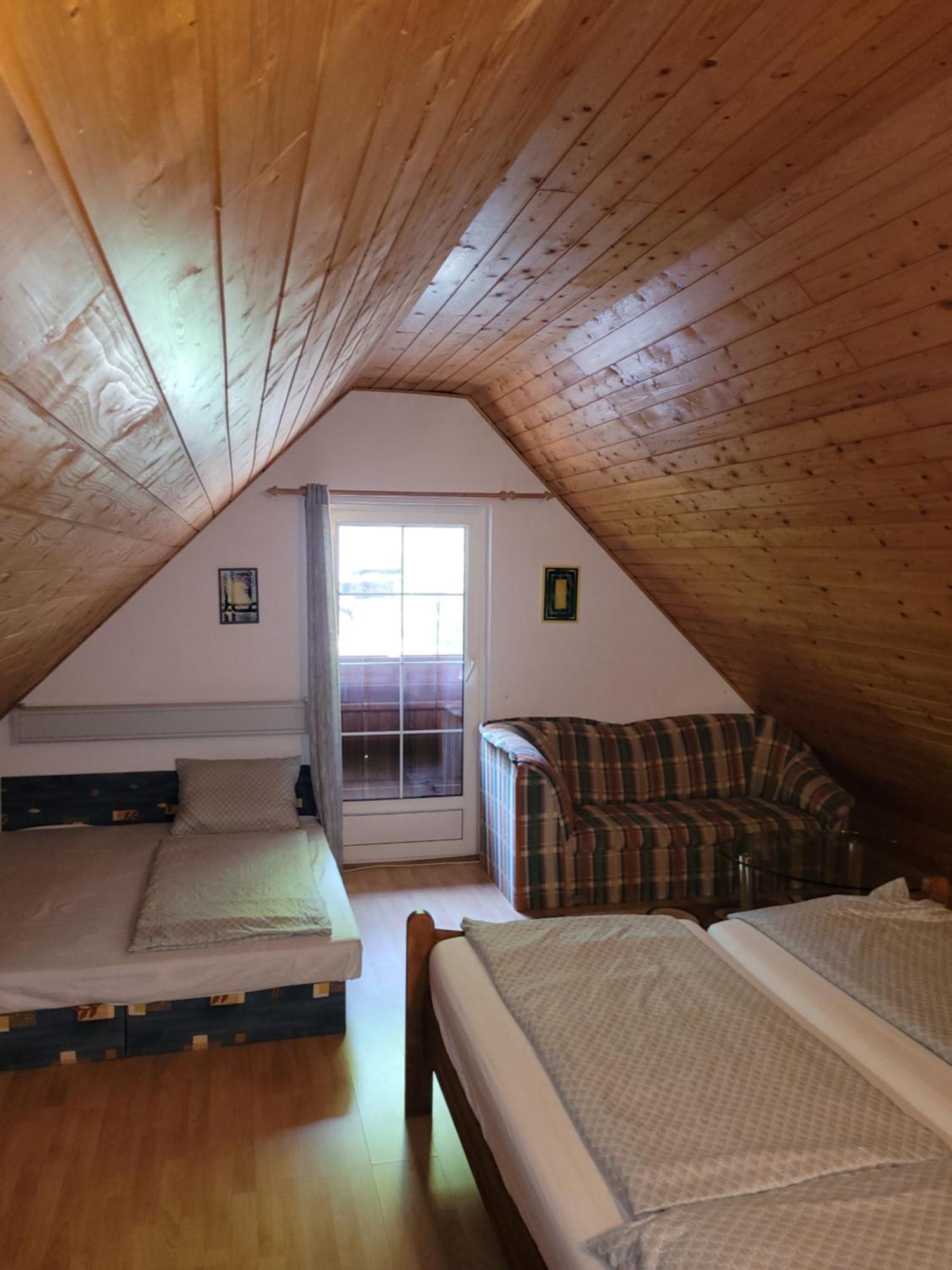Mohas Vendeghaz Koszeg Mohas Ut 107 Hotell Rom bilde